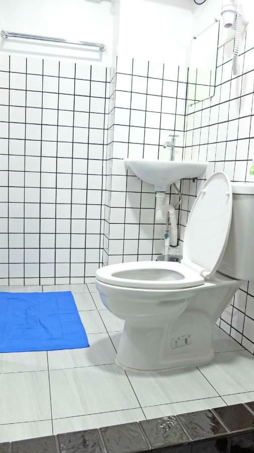 A Dude Mini Hostel (Adults Only) Τσιάνγκ Μάι Εξωτερικό φωτογραφία